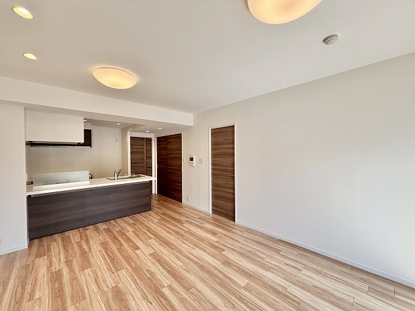 ビラカーサ四谷四丁目_お洒落なリビングダイニングキッチンの写真