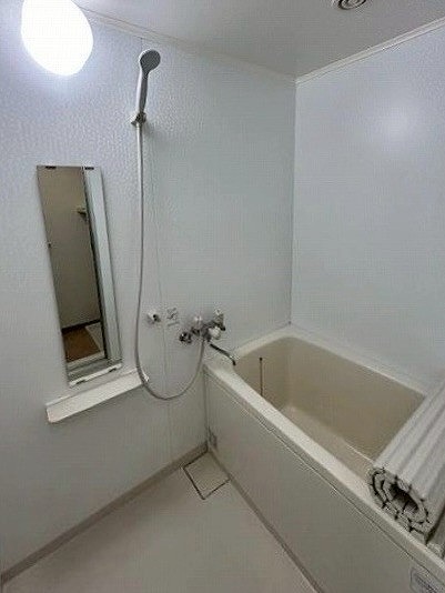 クレール白金台_白を基調としたバスルームの写真