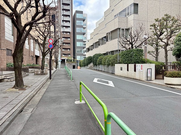 マンション前の通り