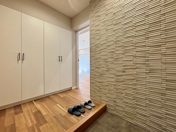 小石川ハウス_リノベーション済みの玄関の写真