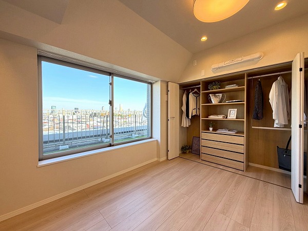 イニシアイオ目黒学芸大学_明るい洋室の写真