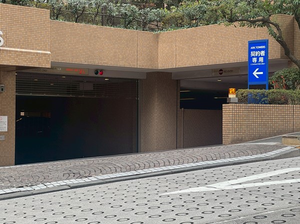 アークタワーズウエスト　駐車場