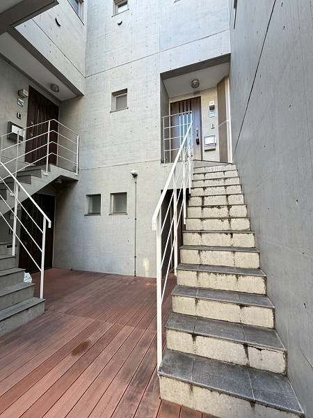 BAOS神宮前　外階段