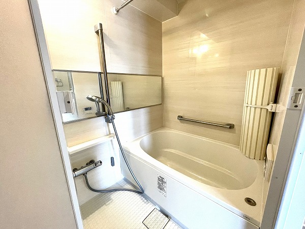 アベニュー世田谷_浴室乾燥機付きのバスルームの写真