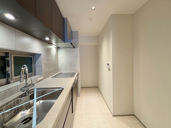 プレミスト神楽坂_リノベーション済みのキッチンの写真