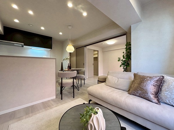 ハイネス小石川_風通しの良いリビングダイニングキッチンの写真