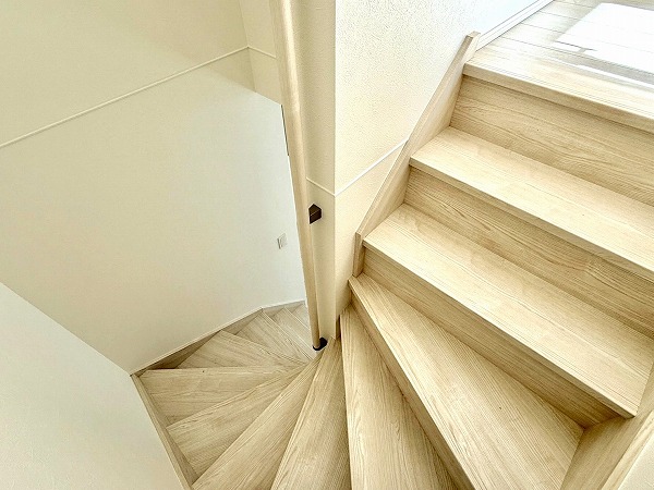 世田谷区若林5-41-5_内階段の写真