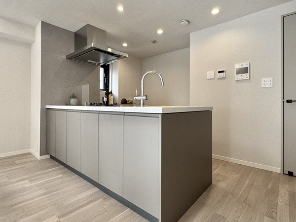 三田シティハウス_開放的なキッチンの写真