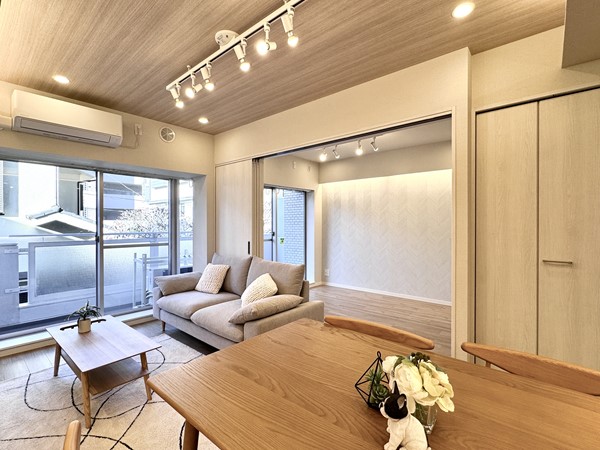 コスモ旗の台_大きな窓があるメインルームの写真