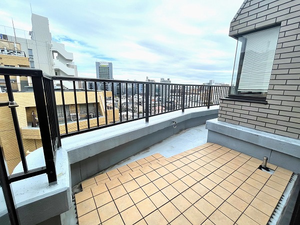 アベニュー世田谷_ルーフバルコニー付きのお部屋の写真