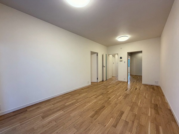 神宮前プリンスハイツ_陽当たりの良いリビングの写真