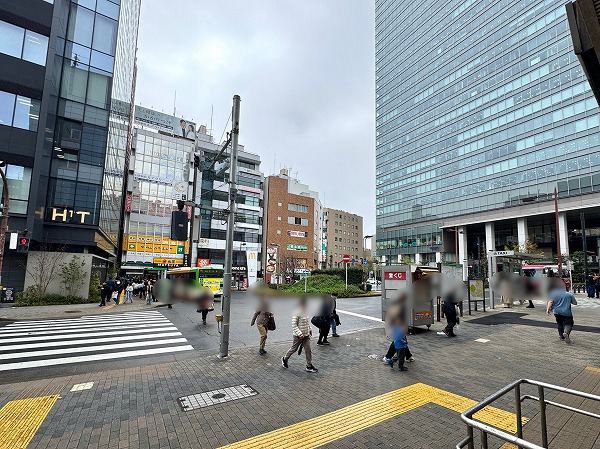 目黒駅前の街並み