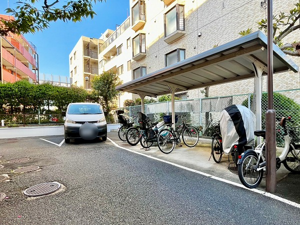 ドミール二子玉川　駐輪場・駐車場