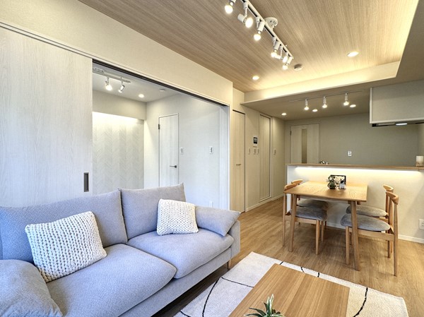 コスモ旗の台_対面キッチンがあるメインルームの写真