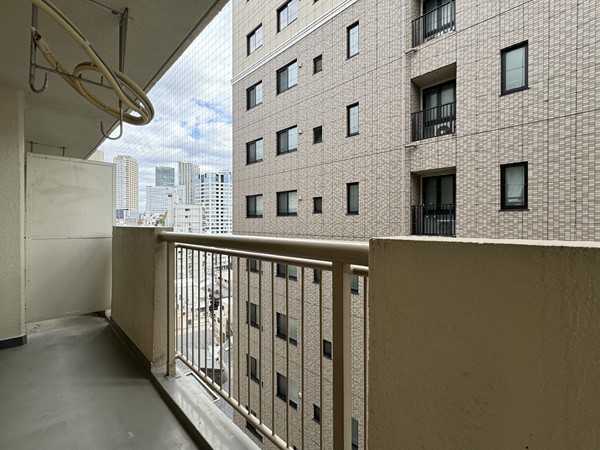 目黒グリーンコープ_広いバルコニーの写真