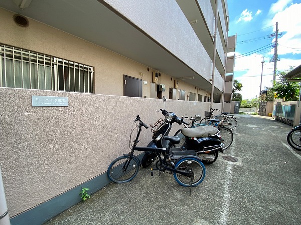 ハイネス尾山台_ミニバイク置き場の写真