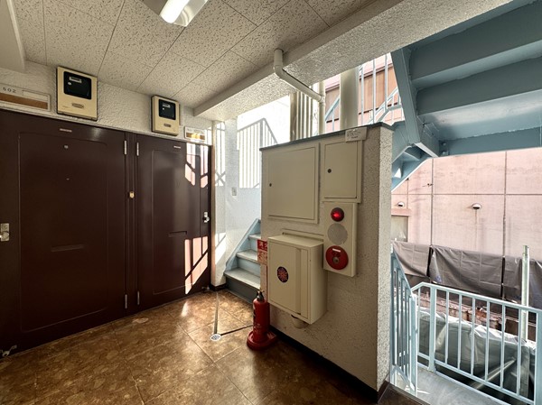 ワコー三田マンション 外廊下と外階段