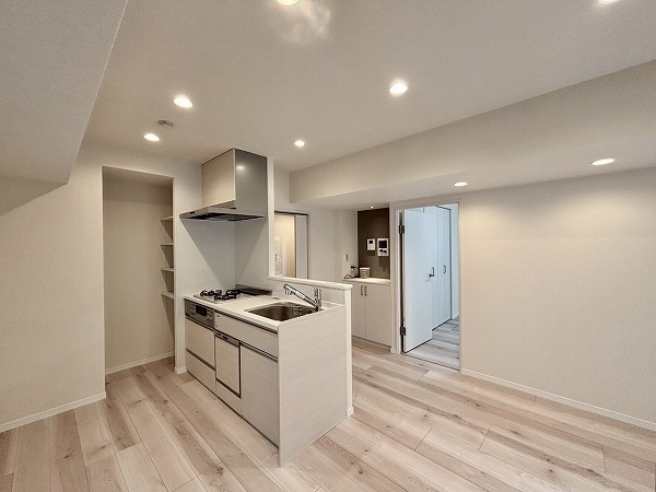 コープ野村一番町_風通しの良いリビングダイニングキッチンの写真