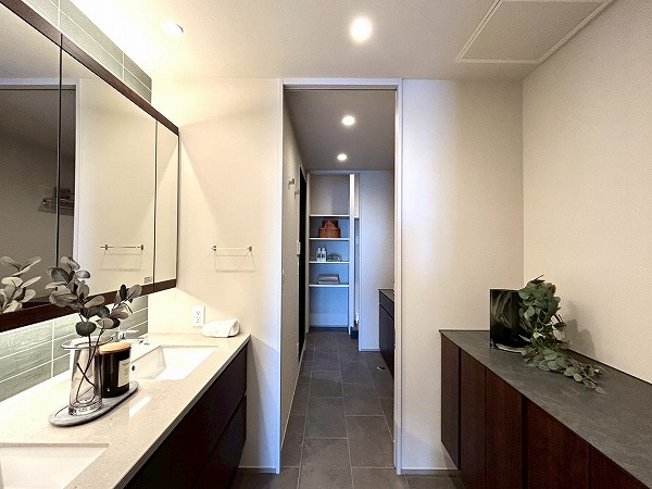 中野サンクォーレ_広々としたパウダールームの写真