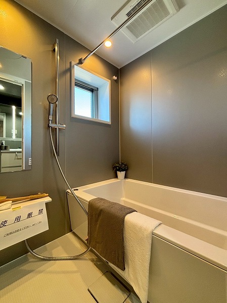 アールクレエ本郷_リノベーション済みのバスルームの写真