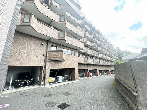 ライオンズヒルズ和光 駐車場