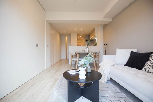 オーベル目黒_明るいメインルームの写真