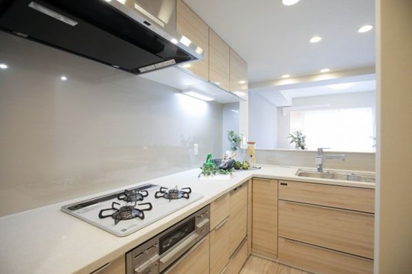 オーベル目黒_ゆったりとしたL字型キッチンの写真
