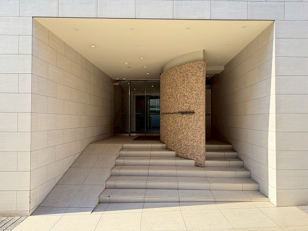 オープンレジデンシア目黒八雲　エントランス