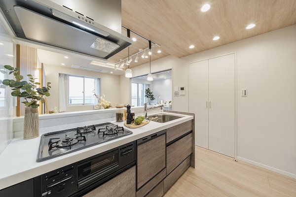 勝どきビュータワー_ペニンシュラタイプのキッチンの写真