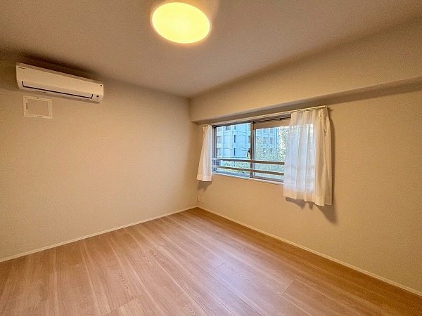 サンビューハイツ四番町_広々とした洋室の写真