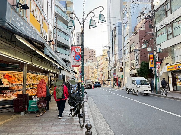 駅前の八百屋