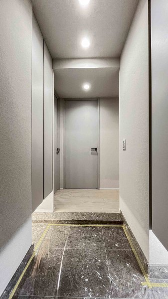 プラウド新宿御苑エンパイア_清潔感のある玄関の写真