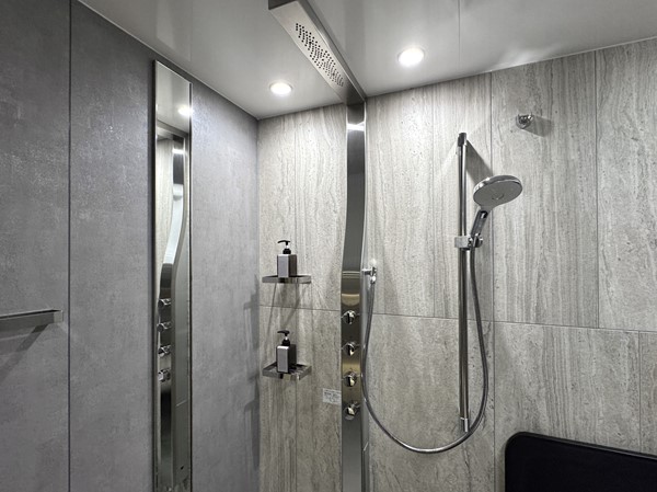 サンウッド広尾_オーバーヘッドシャワーの写真