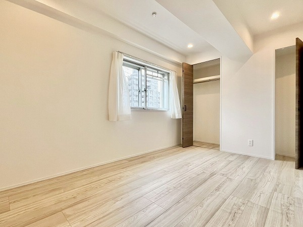 第2用賀ヒミコマンション_広々とした洋室の写真1