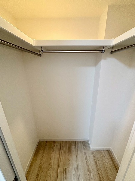 神宮前シティハウス_大きなウォークインクローゼットの写真