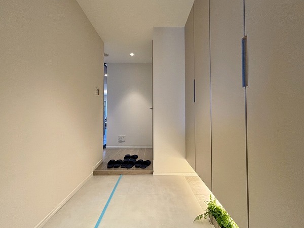 パークホームズ小石川_広々とした玄関廊下の写真