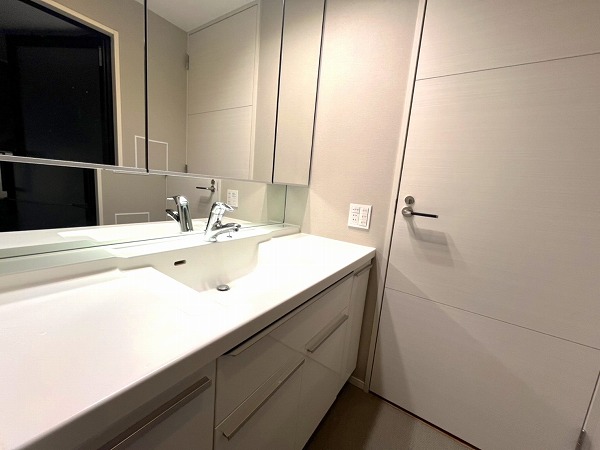 ライオンズタワー目黒川_洗面室の写真
