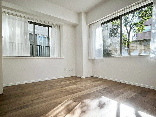 ソブリン洗足_2面採光の洋室の写真