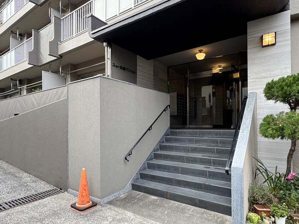 ニュー白金マンション　アプローチ