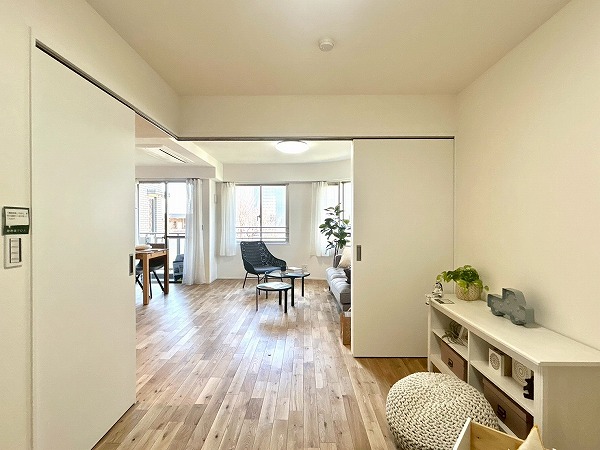 東急ドエルプレステージ浜田山ガーデンズ_開放感のある約5.7帖の洋室の写真