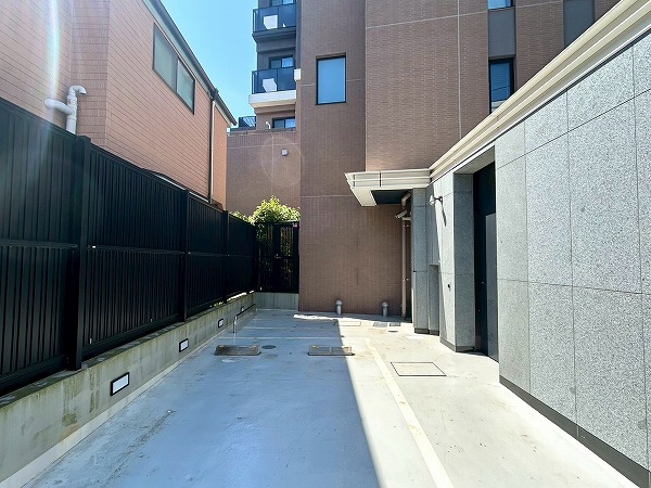 オープンレジデンシア代々木上原　駐車場