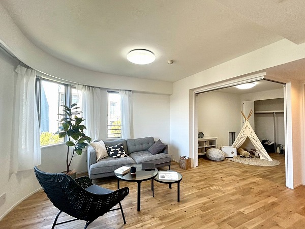 東急ドエルプレステージ浜田山ガーデンズ_開放感のあるリビングダイニングの写真