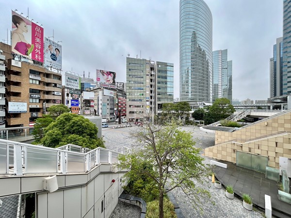 品川駅前の広場