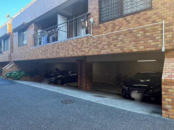 シャンボール南麻布 駐車場