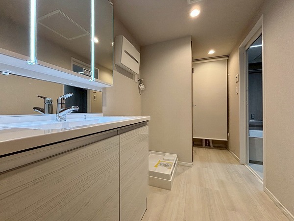 小石川安藤坂東方マンション_清潔感のあるパウダールームの写真