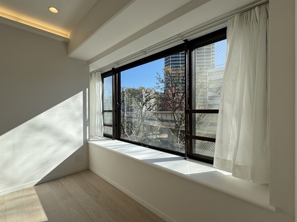 朝日マンション白金通り_出窓の写真