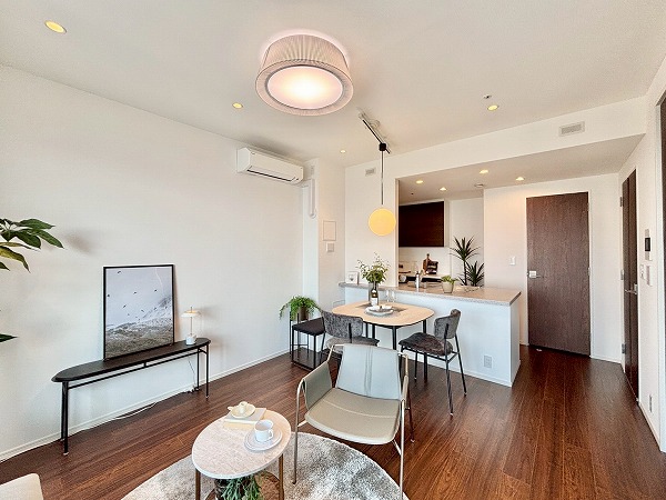 グランドミレーニア_日当たり良好なリビングダイニングキッチンの写真