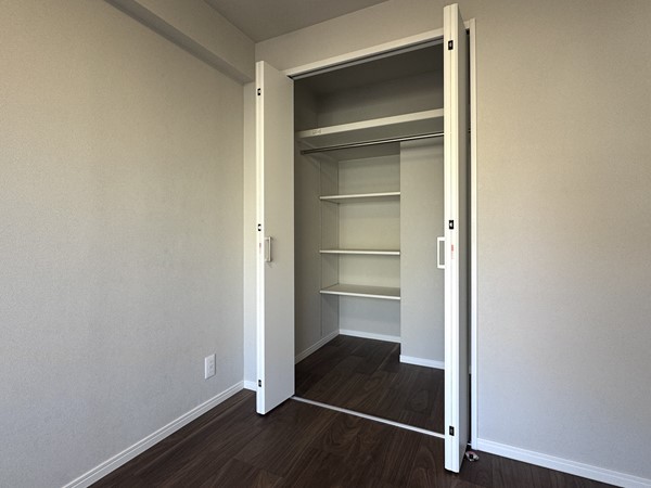 ライオンズマンション三田_大きなクローゼットの写真