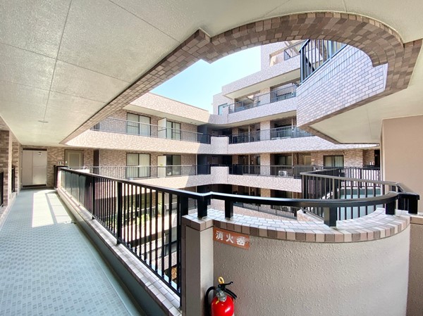 クレッセント目黒青葉台 外廊下