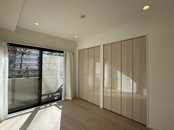 朝日マンション白金通り_収納方法な寝室の写真